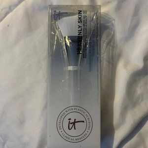 IT cosmetics heavenly foundation brush